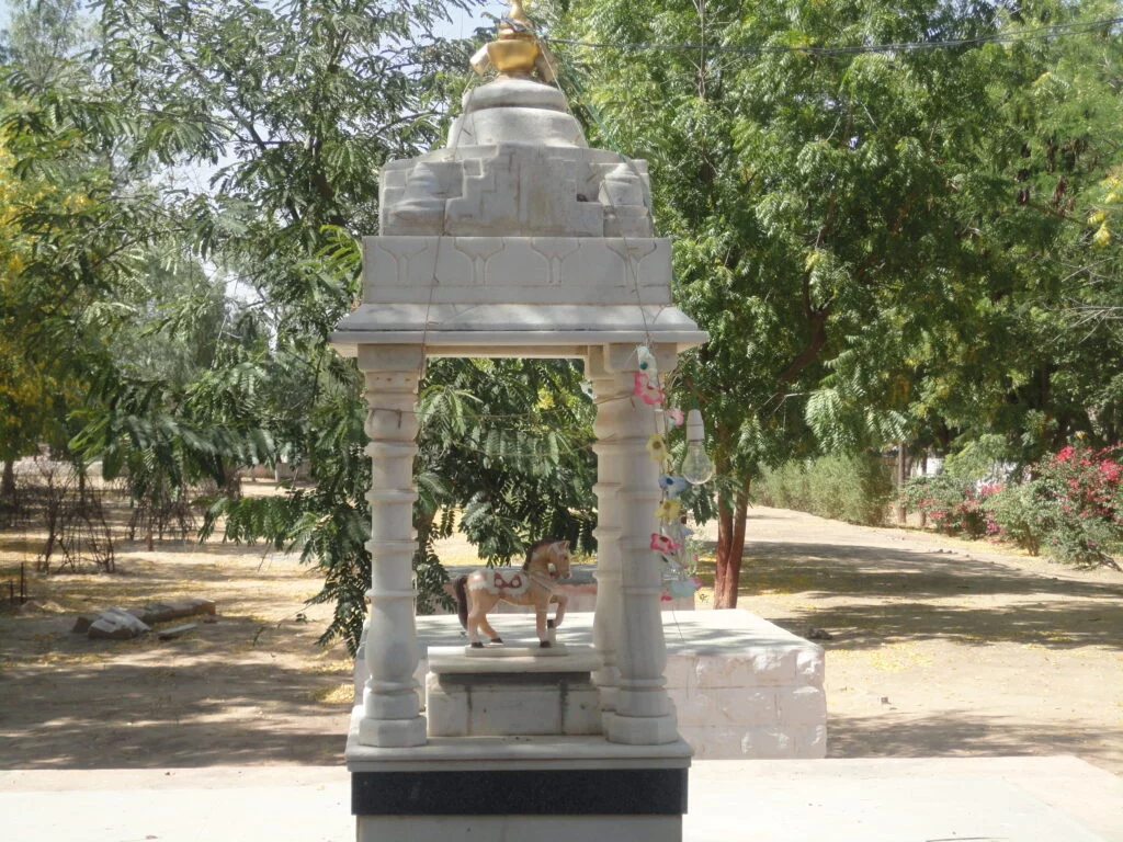 मुकुंद अश्व की समाधि